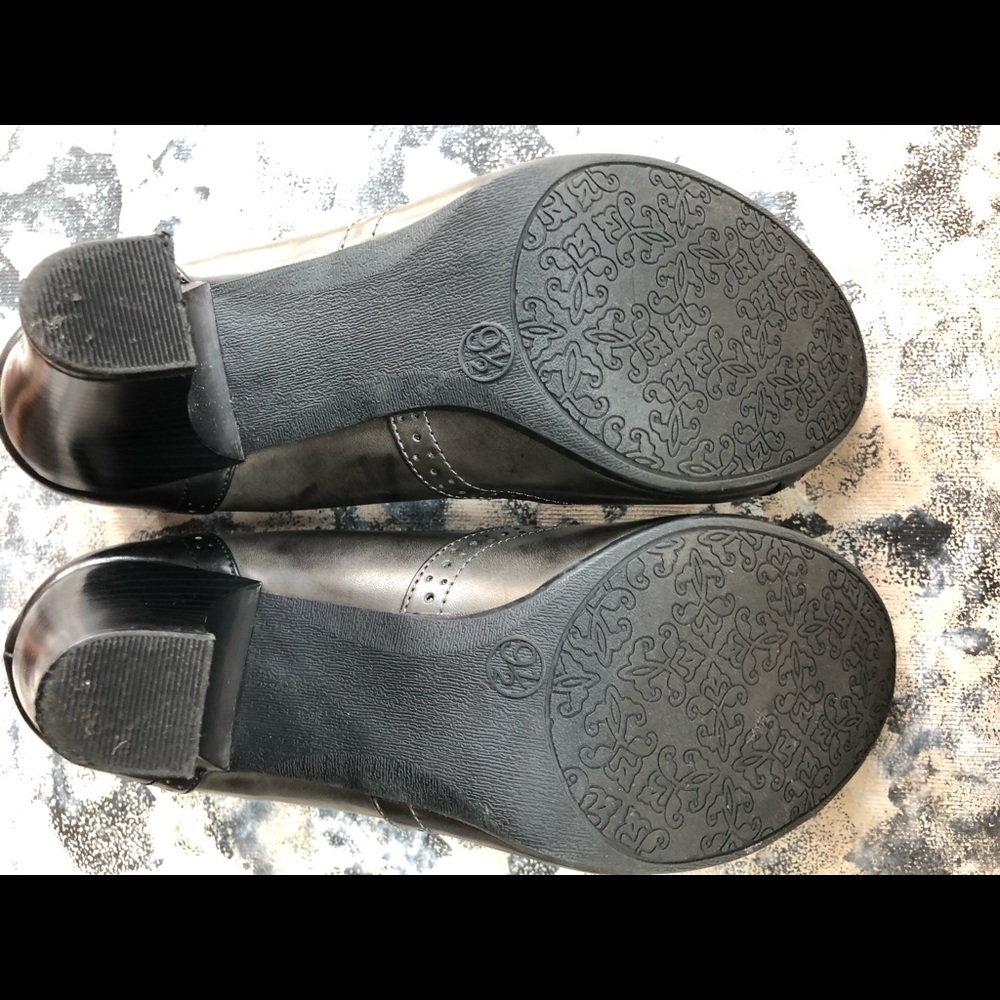 Gray pumps - Picture 2 of 3